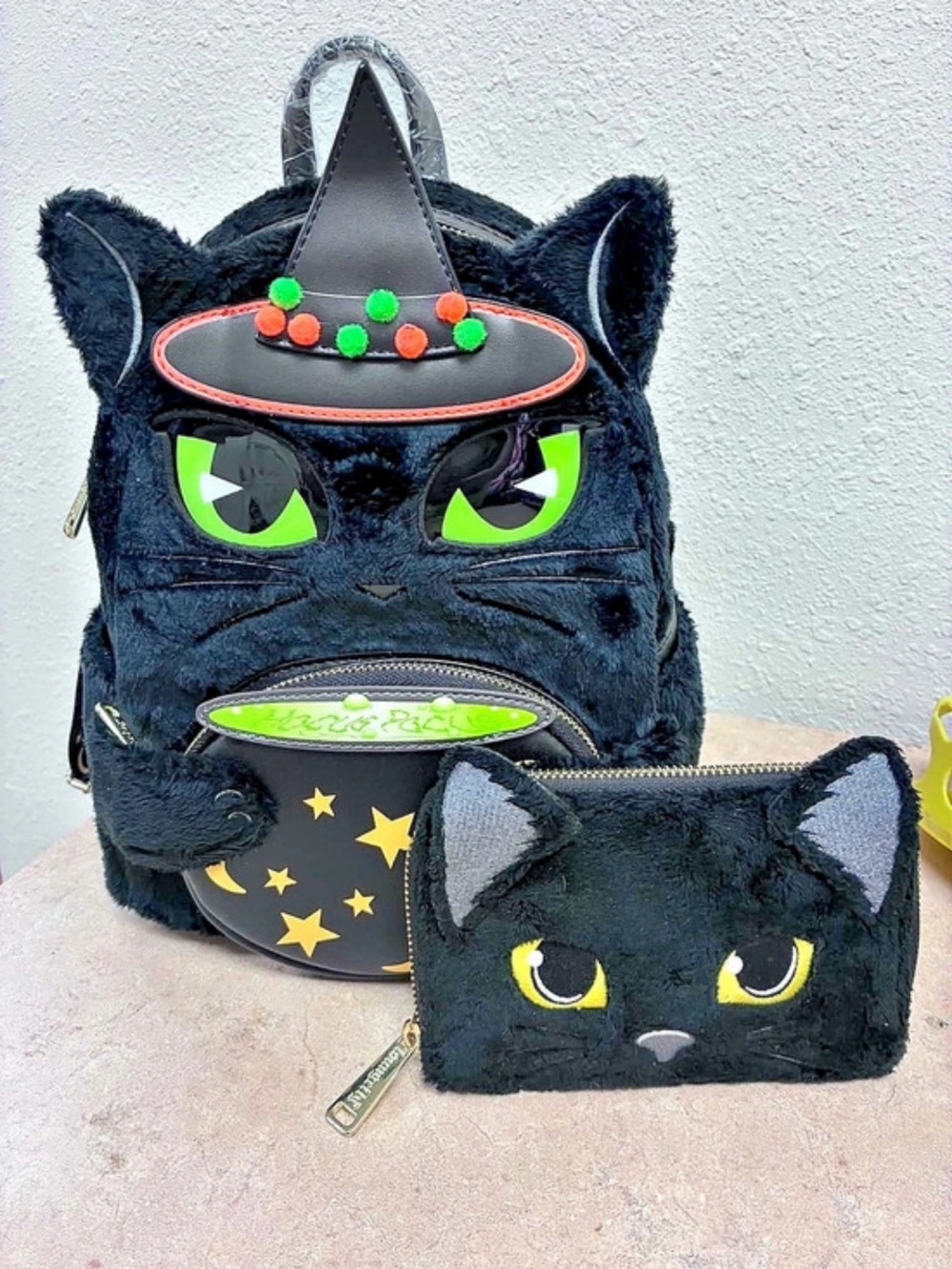 Loungefly Hocus Pocus Binx Plush Glow Mini Backpack and Wallet Set Black & Green